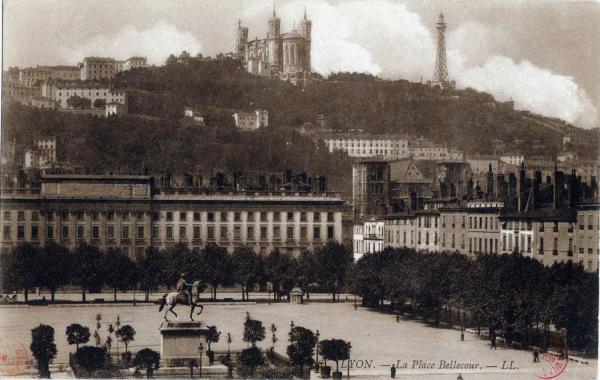 1910 Lyon place bellecour et fourvière