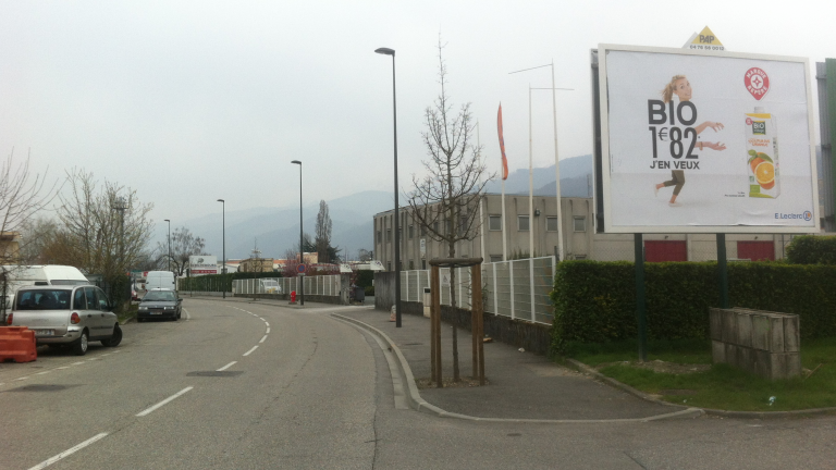 panneau publicitaire bord de route Saint-Martin-d'Hères PAP