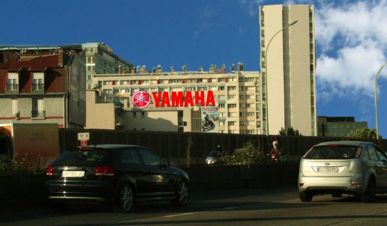 publicité grand format extérieur pour Yamaha à Paris - PAP